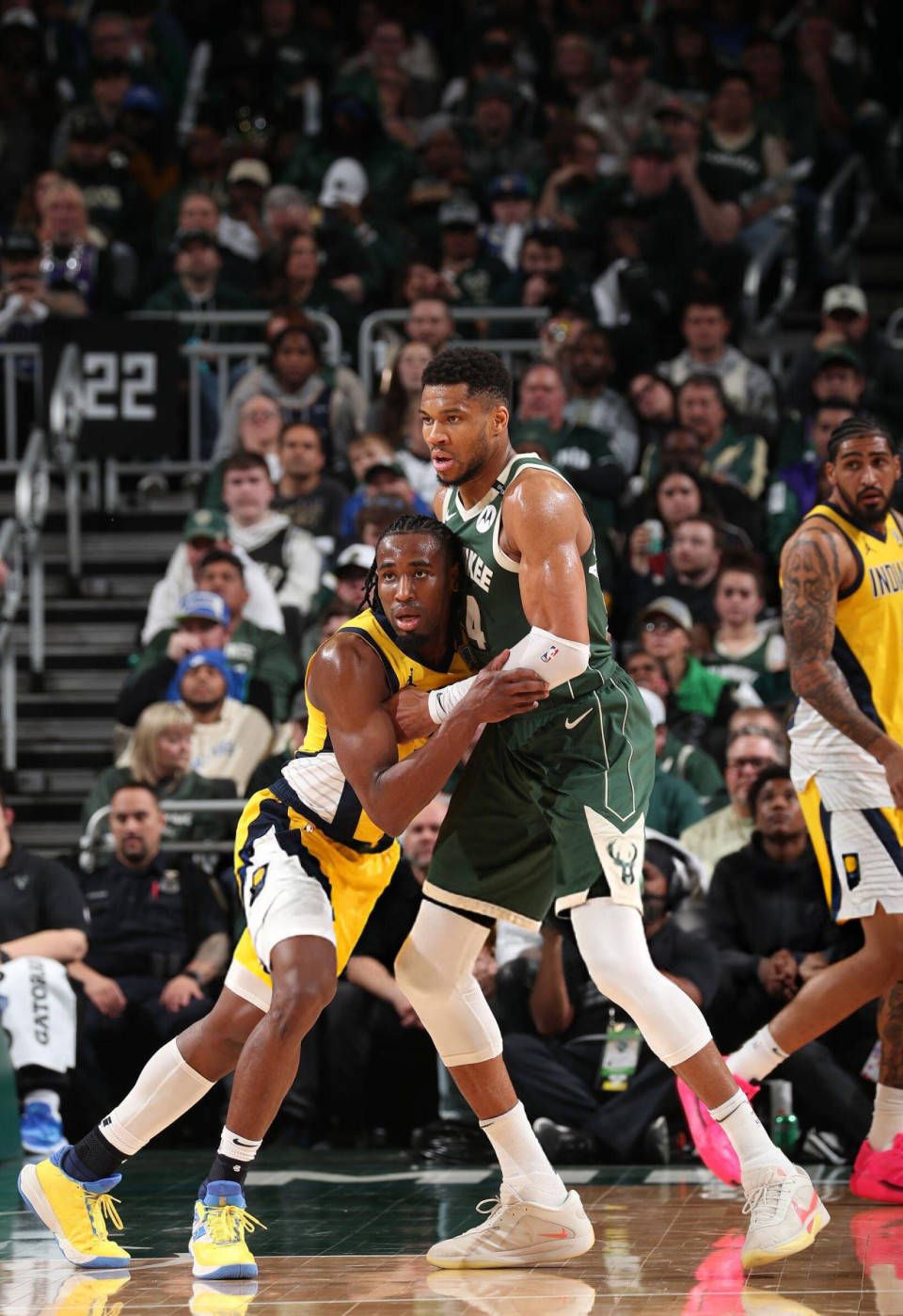 字母哥迎来十赛季出色发挥，SKT观众热烈欢呼！