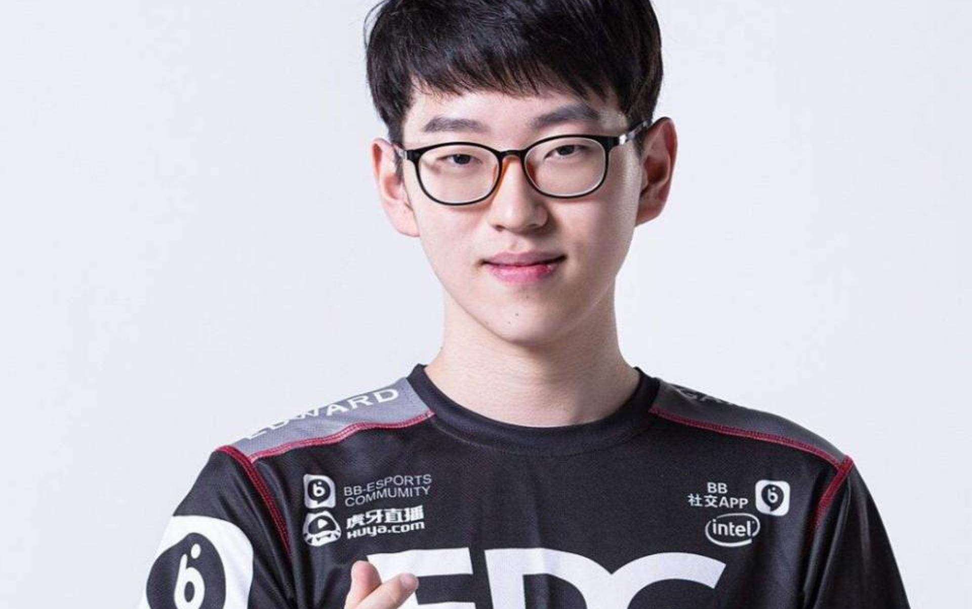 爱游戏-Scout连续十场比赛得分超过重要助攻，独行侠不断突破！观众掌声雷动-爱游戏